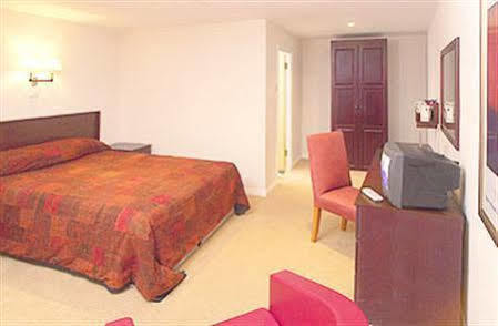 Hotel St Lawrence Luton  Exterior photo